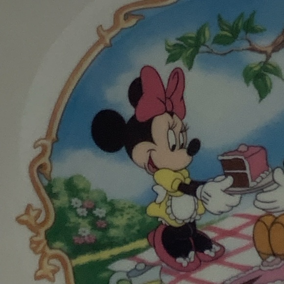 Two Disney Lenox Animated Classics Mickey and Minnie Mouse 8” Dessert Plates - Picture 6 of 14